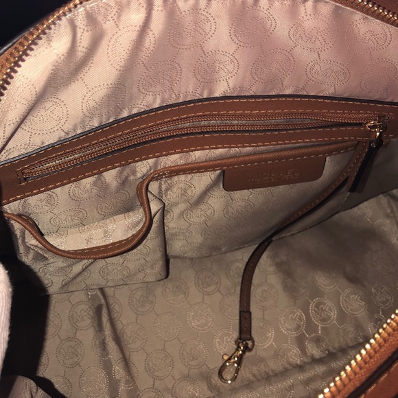 Michael Kors Handbag with crossbody strap - Picture 6 of 7